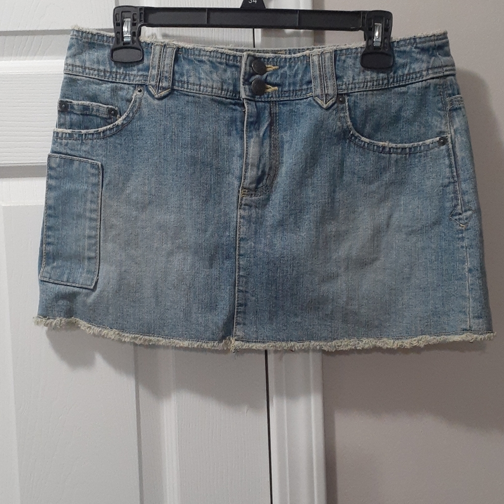🌺2/$20🌺Denim mini skirt, frayed waist and bottom